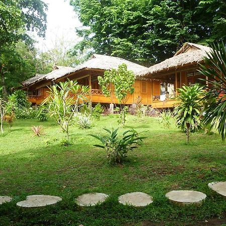 Raja Laut Dive Resort Бунакен Екстериор снимка