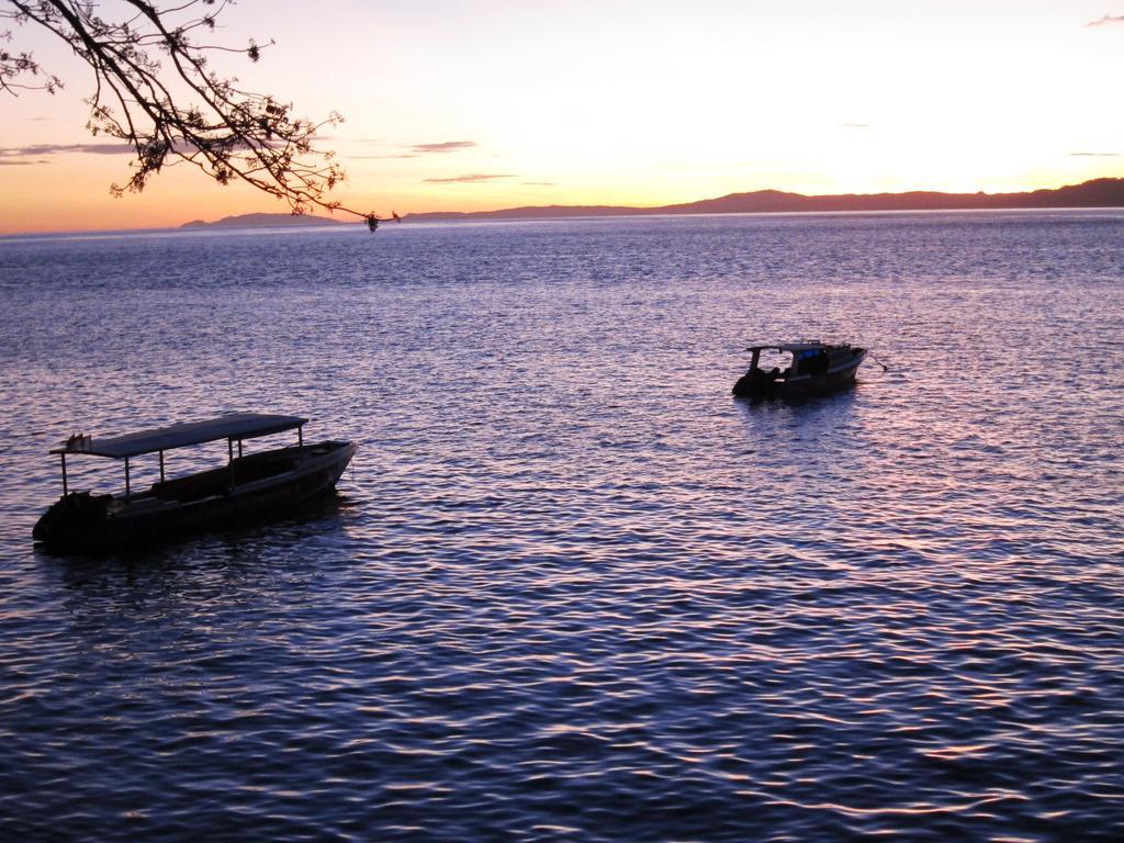 Raja Laut Dive Resort Бунакен Екстериор снимка