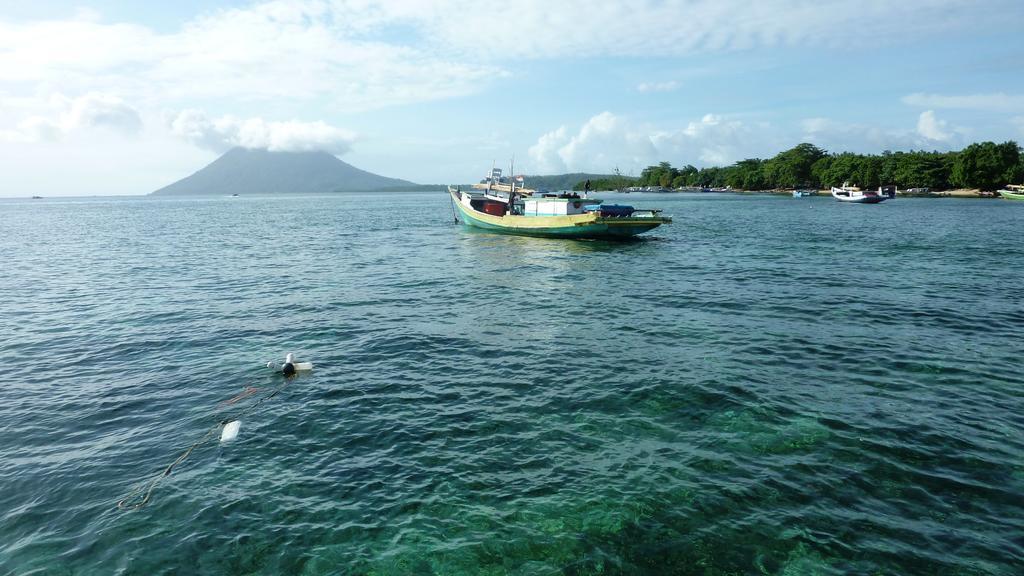 Raja Laut Dive Resort Бунакен Екстериор снимка
