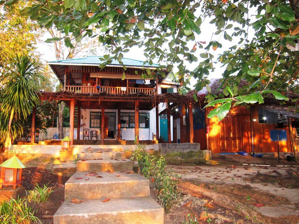 Raja Laut Dive Resort Бунакен Екстериор снимка