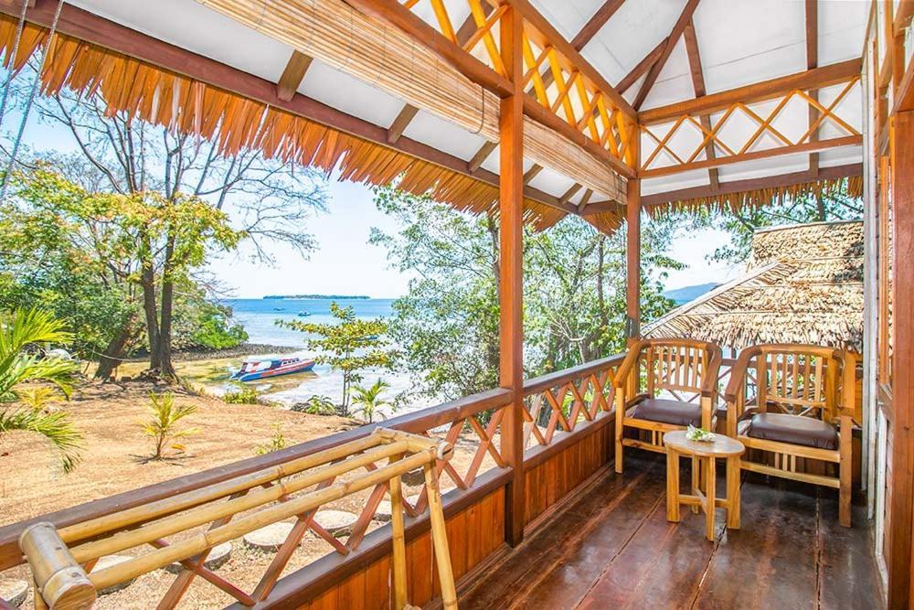 Raja Laut Dive Resort Бунакен Екстериор снимка