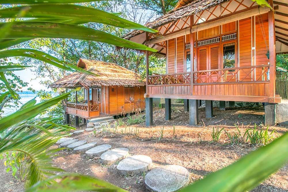 Raja Laut Dive Resort Бунакен Екстериор снимка
