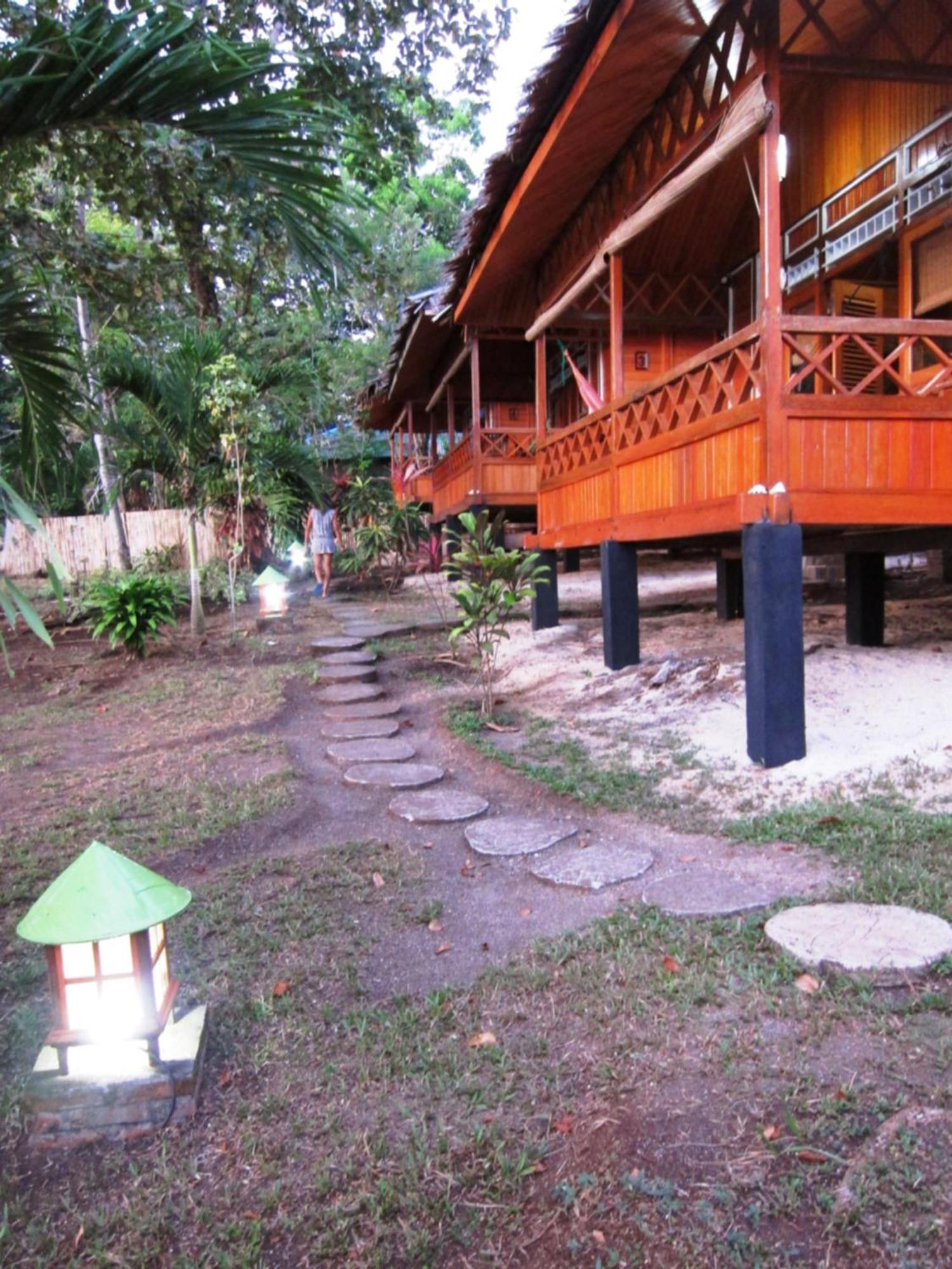 Raja Laut Dive Resort Бунакен Екстериор снимка