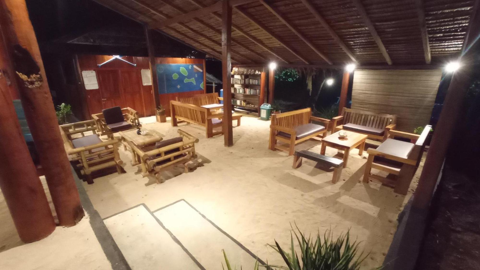 Raja Laut Dive Resort Бунакен Екстериор снимка