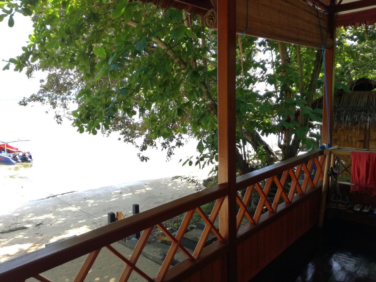 Raja Laut Dive Resort Бунакен Стая снимка